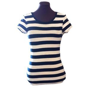 Ambieance womens T-Shirt Striped, Size 4-6.
